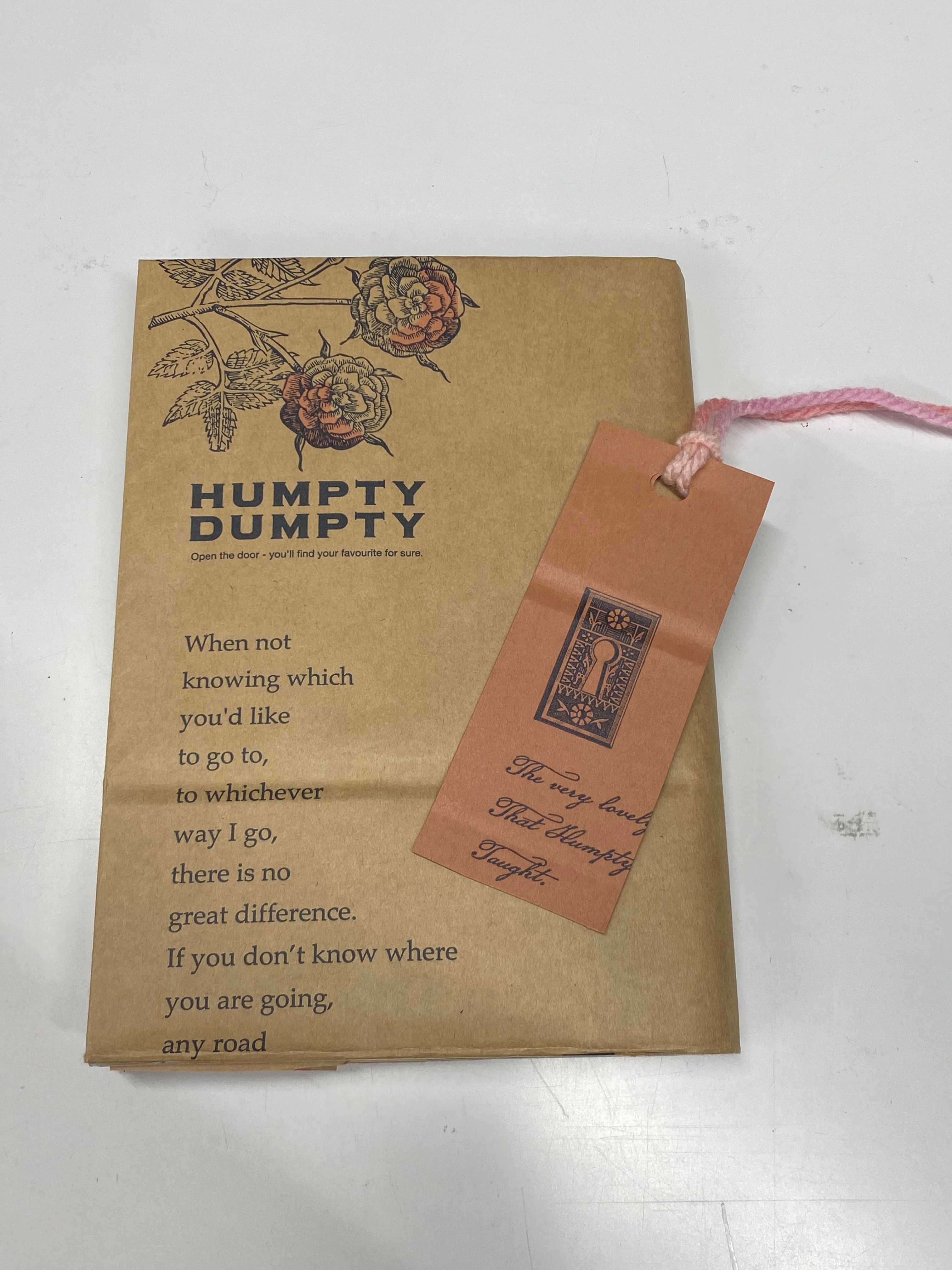 【西分館】紙袋からブックカバーとしおりを作ろう