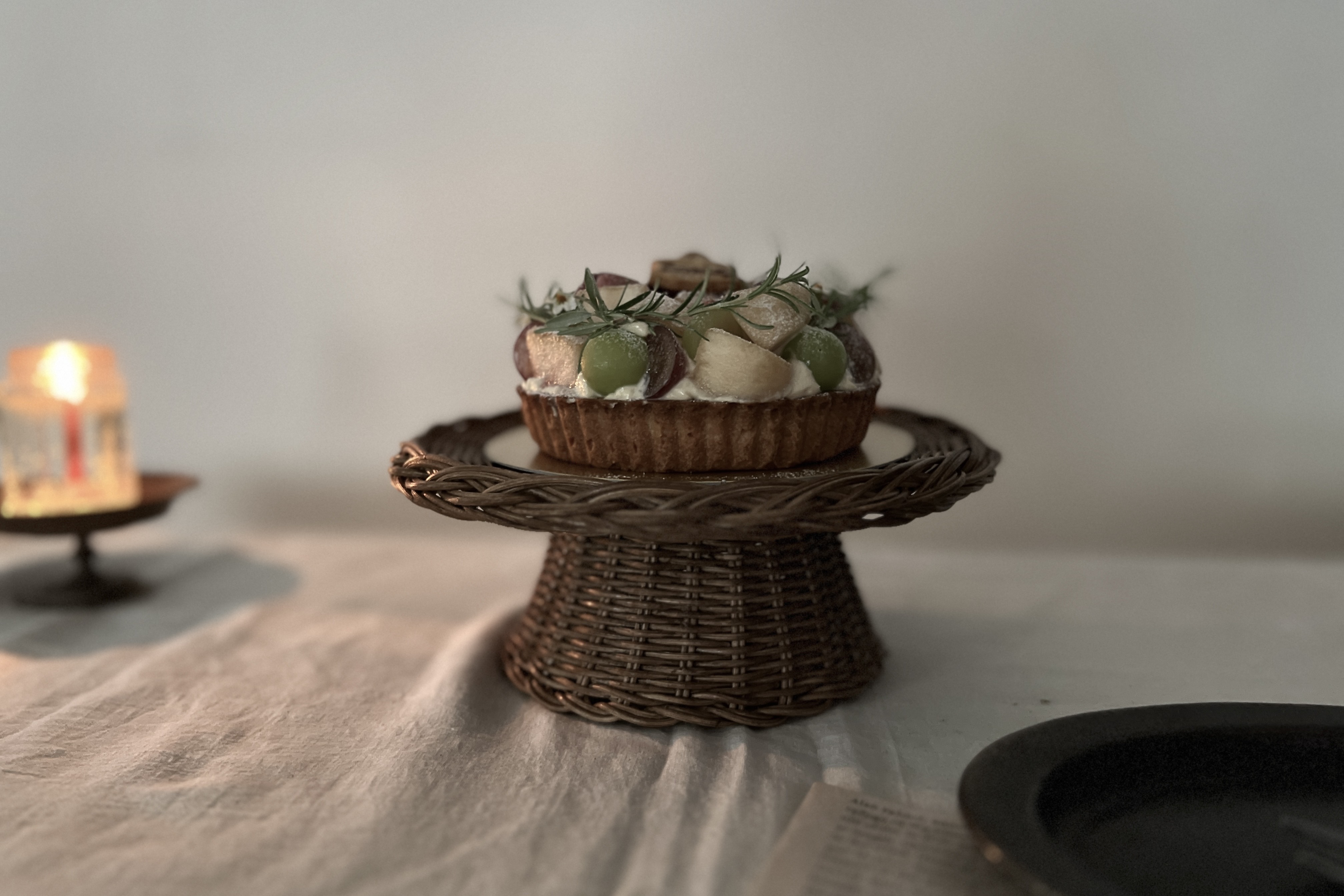 籐編みでつくるケーキスタンド