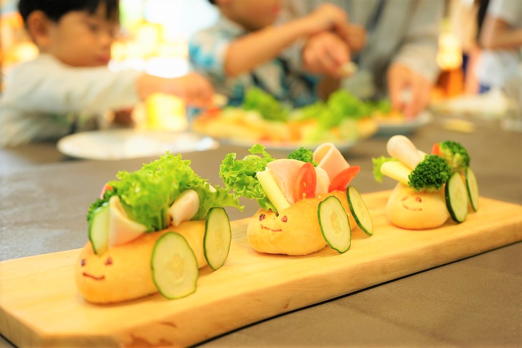 絵本に出てくるおべんとう作りと駅員さんの特別講習