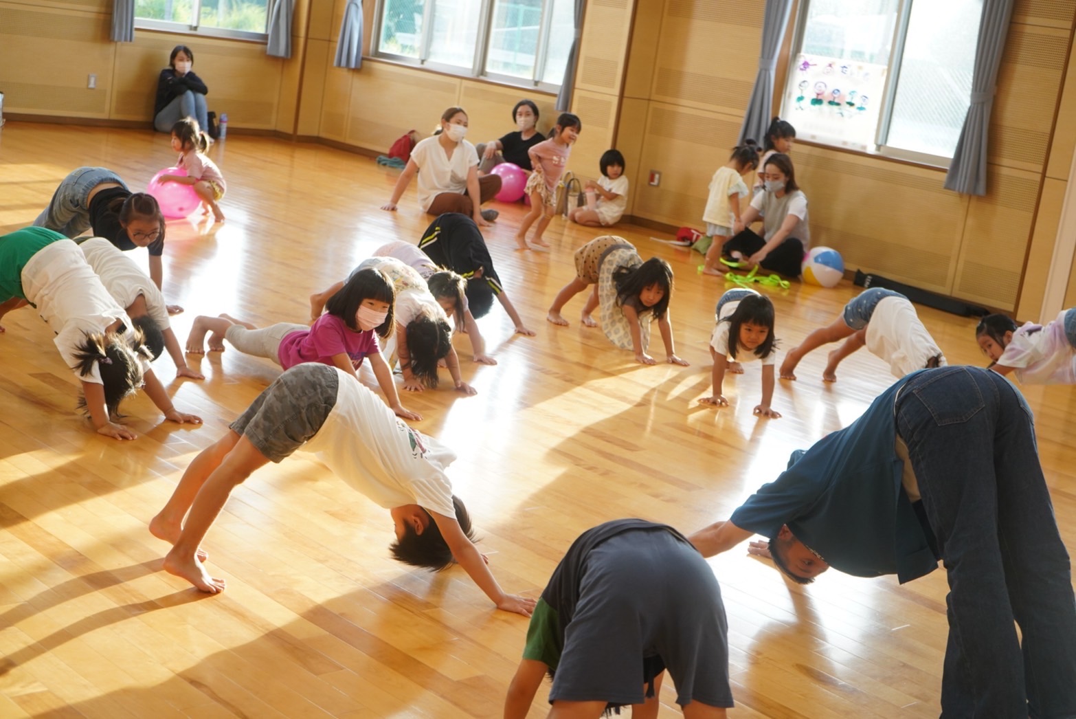 笑顔でステップ♪はじめてダンス体験